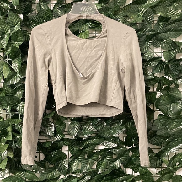 H&M cut out crop top - Picture 2 of 3